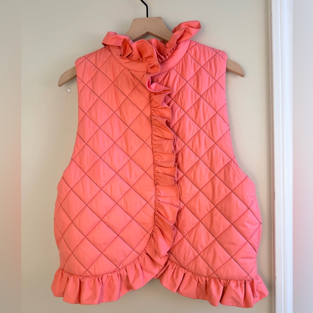 Clare V Florence Vest - Flamingo Quilted Puffer / M/L origional
Price: $295